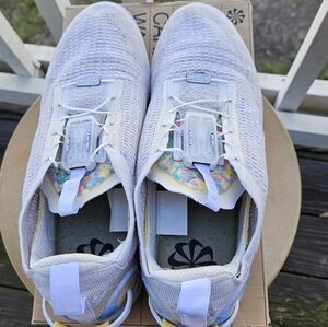 Nike Release White and Gray Sneakers Size 10